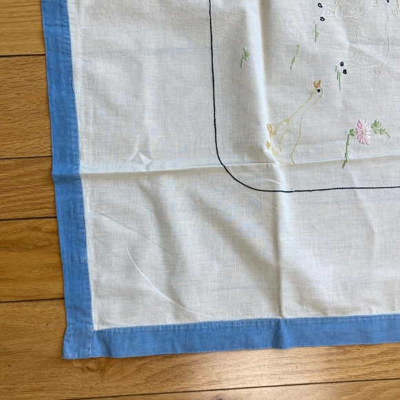 Vintage Embroidered Small Tablecloth Linen Little Boy Blue Blowing Horn Lambs - Picture 10 of 12